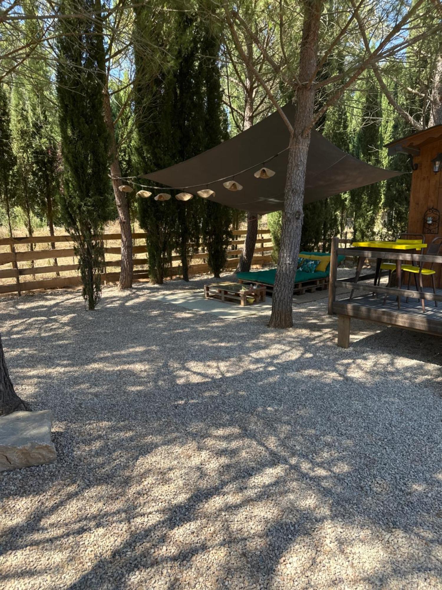 Superbe Roulotte De Charme Hotel Bagnols-en-Foret Exterior photo